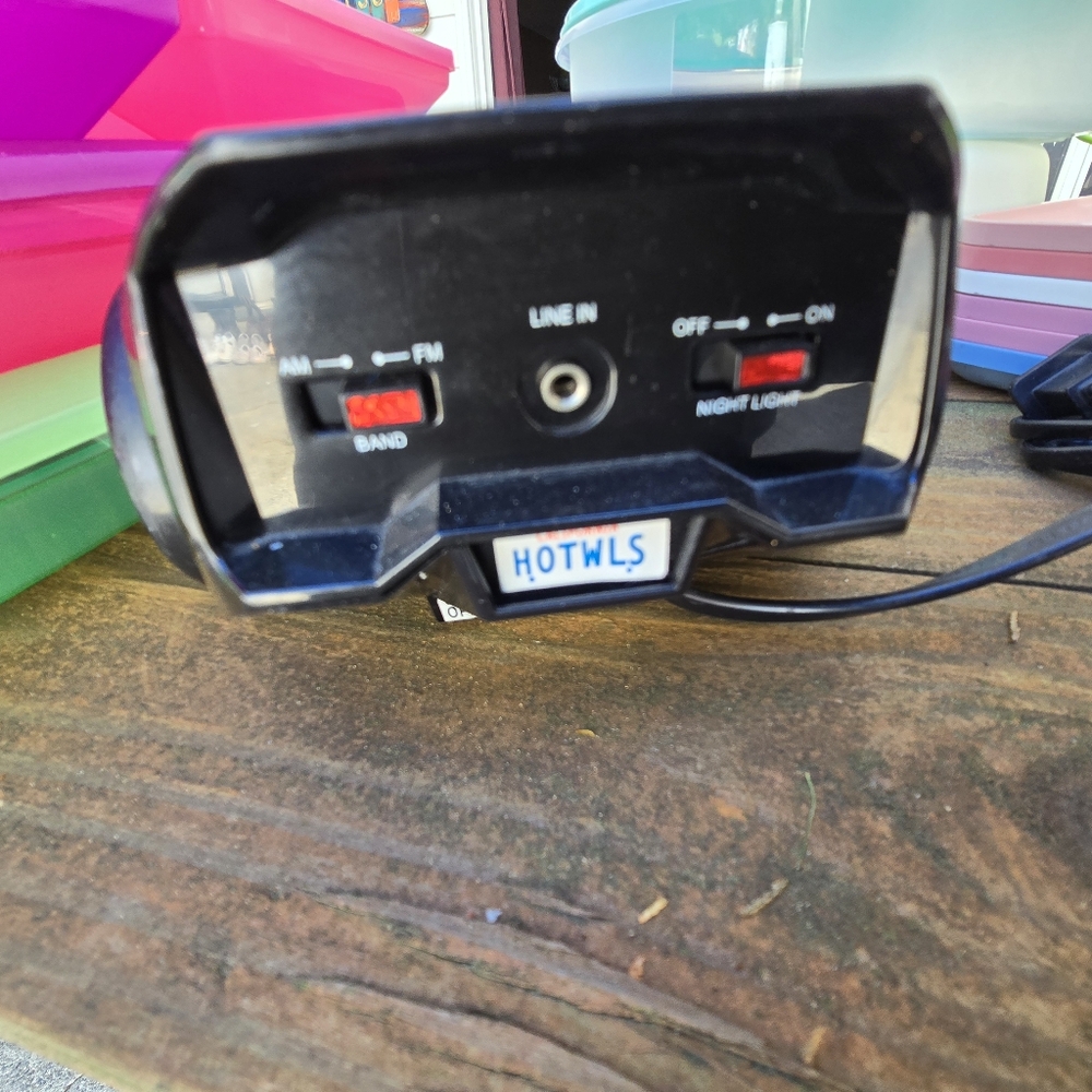 HOT WHEELS CLOCK RADIO - Picture 2 of 4